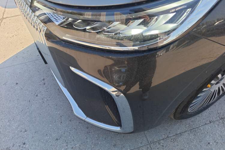 Used VOYAH Dream 2025 EV Four-Wheel Drive Prestige Kunpeng Edition Left Front Headlight