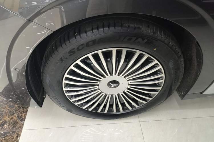 Used VOYAH Dream 2025 PHEV Four-Wheel-Drive Flagship Version – Qiankun Edition Left Front Wheel Hub