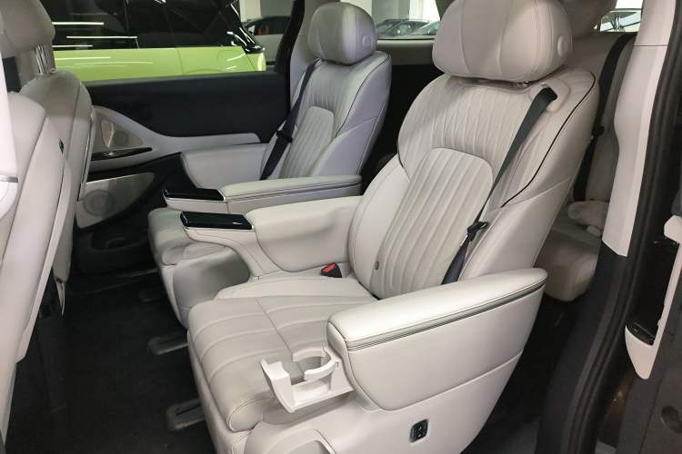 Used VOYAH Dream 2025 PHEV Four-Wheel-Drive Flagship Kunpeng Edition Left Rear Seat