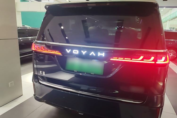 Used VOYAH Dream 2025 PHEV Four-Wheel-Drive Flagship Version – Qiankun Edition Rear