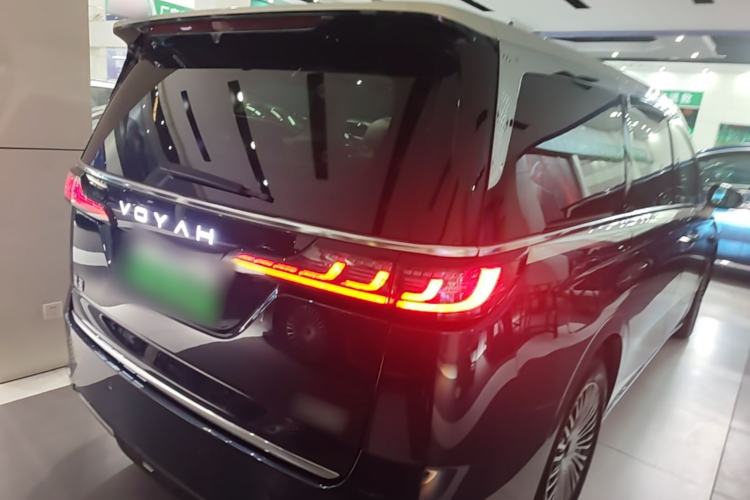 Used VOYAH Dream 2025 PHEV Four-Wheel-Drive Flagship Version – Qiankun Edition Rear Right 45 Deg