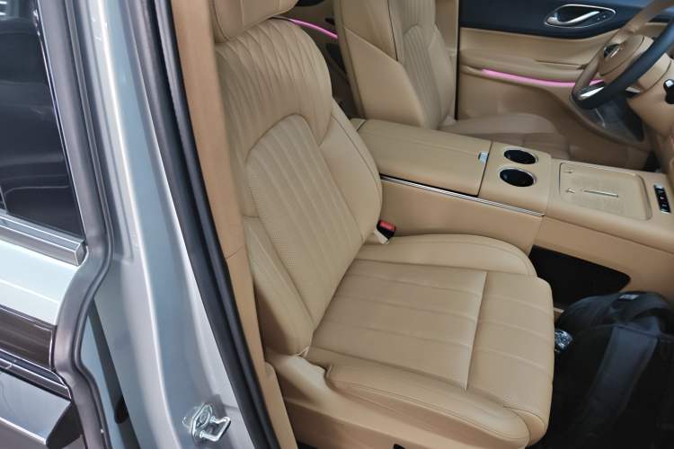 Used VOYAH Dream 2025 PHEV Four-Wheel-Drive Flagship Version – Qiankun Edition Right Front Seat