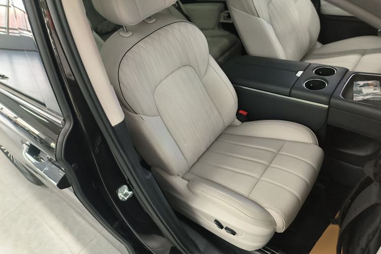 Used VOYAH Dream 2025 PHEV Four-Wheel-Drive Flagship Kunpeng Edition Right Front Seat