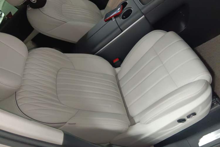 Used VOYAH Dream 2025 PHEV Four-Wheel-Drive Flagship Version – Qiankun Edition Right Front Seat