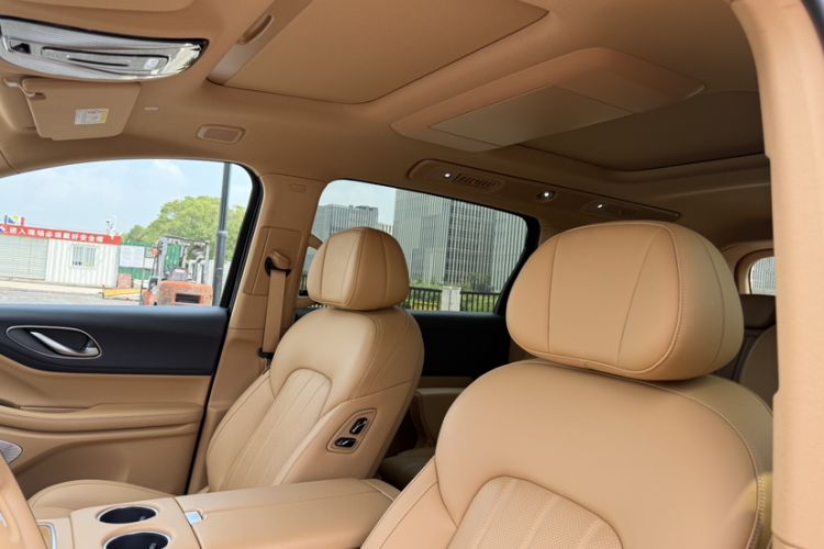 Used VOYAH Dream 2025 EV Four-Wheel Drive Prestige Kunpeng Edition Roof