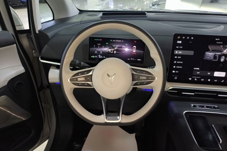Used VOYAH Dream 2025 PHEV Four-Wheel-Drive Flagship Version – Qiankun Edition Steering Wheel