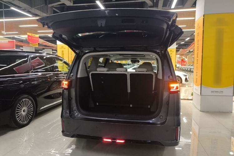 Used VOYAH Dream 2025 PHEV Four-Wheel-Drive Flagship Version – Qiankun Edition Trunk