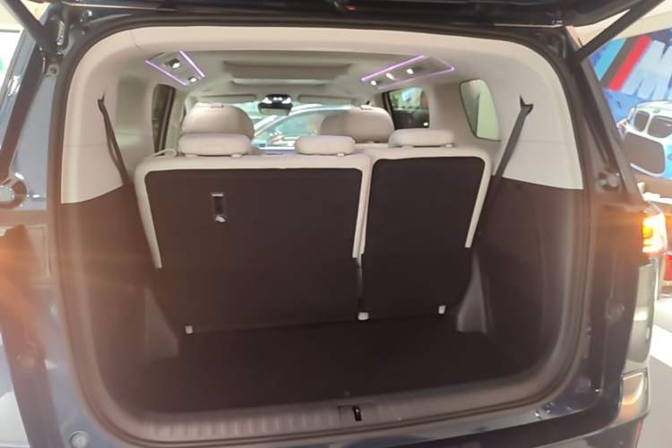 Used VOYAH Dream 2025 PHEV Four-Wheel-Drive Flagship Version – Qiankun Edition Trunk