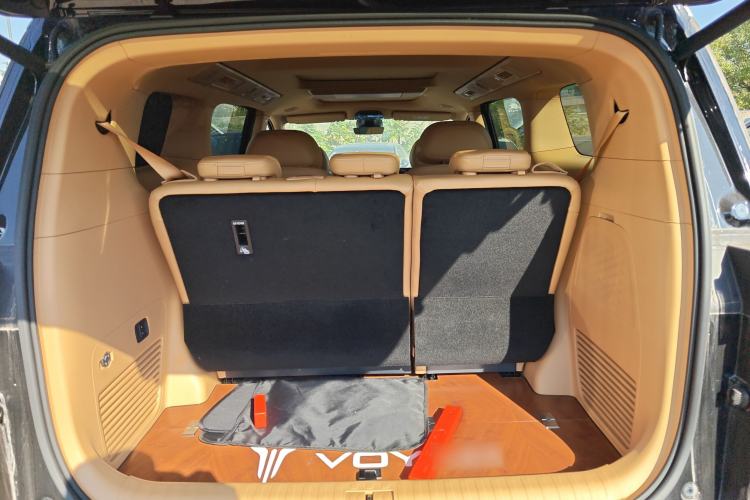 Used VOYAH Dream 2025 EV Four-Wheel Drive Prestige Kunpeng Edition Trunk