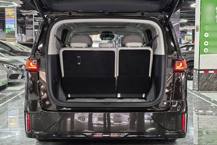 Used VOYAH Dream 2025 PHEV Four-Wheel-Drive Flagship Version – Qiankun Edition Trunk