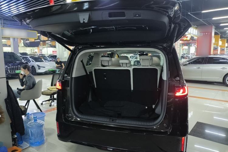 Used VOYAH Dream 2025 PHEV Four-Wheel-Drive Flagship Version – Qiankun Edition Trunk