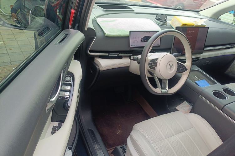 Used VOYAH Dream 2025 PHEV Four-Wheel Drive Prestige Qiankun Edition Driver Seat