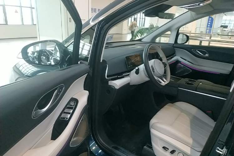 Used VOYAH Dream 2025 PHEV Four-Wheel-Drive Flagship Version – Qiankun Edition Driver Seat