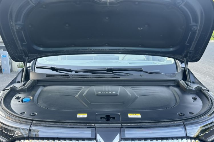 Used VOYAH Dream 2025 PHEV Four-Wheel Drive Prestige Kunpeng Edition Engine Bay