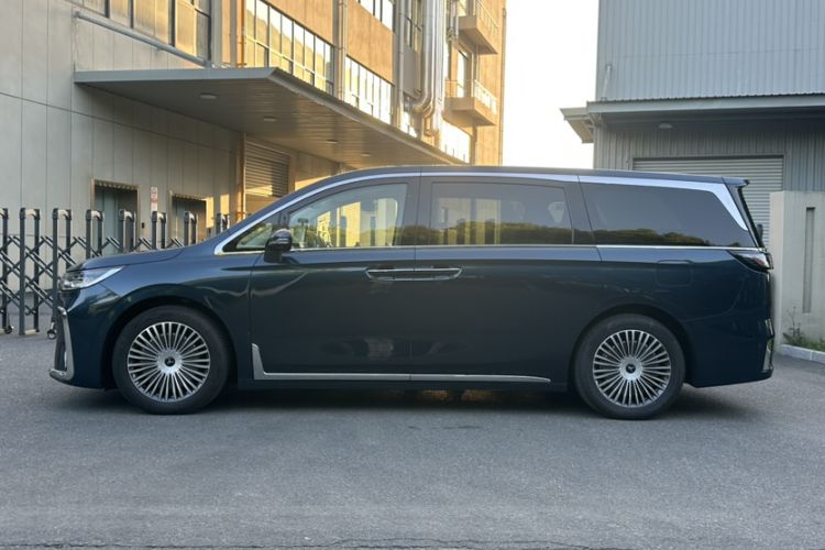 Used VOYAH Dream 2025 PHEV Four-Wheel Drive Prestige Kunpeng Edition Exterior 1
