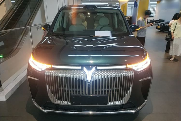Used VOYAH Dream 2025 PHEV Four-Wheel-Drive Flagship Version – Qiankun Edition Front