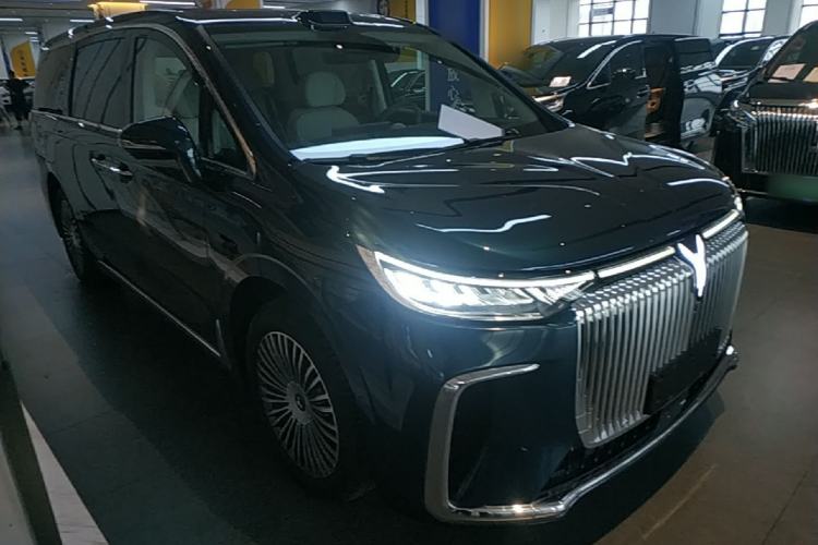 Used VOYAH Dream 2025 PHEV Four-Wheel-Drive Flagship Version – Qiankun Edition Front Right 45 Deg