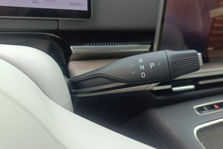 Used VOYAH Dream 2025 PHEV Four-Wheel Drive Prestige Qiankun Edition Gear Lever