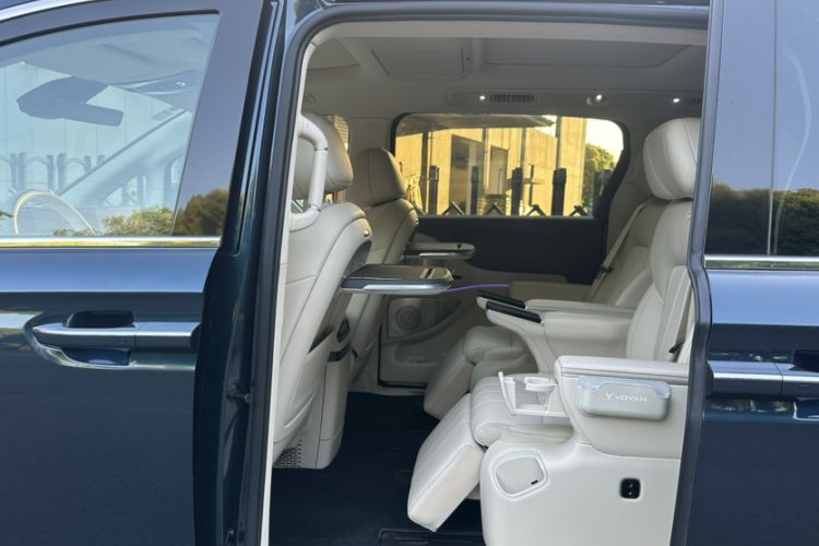 Used VOYAH Dream 2025 PHEV Four-Wheel Drive Prestige Kunpeng Edition Interior 11