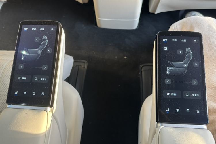 Used VOYAH Dream 2025 PHEV Four-Wheel Drive Prestige Kunpeng Edition Interior 2