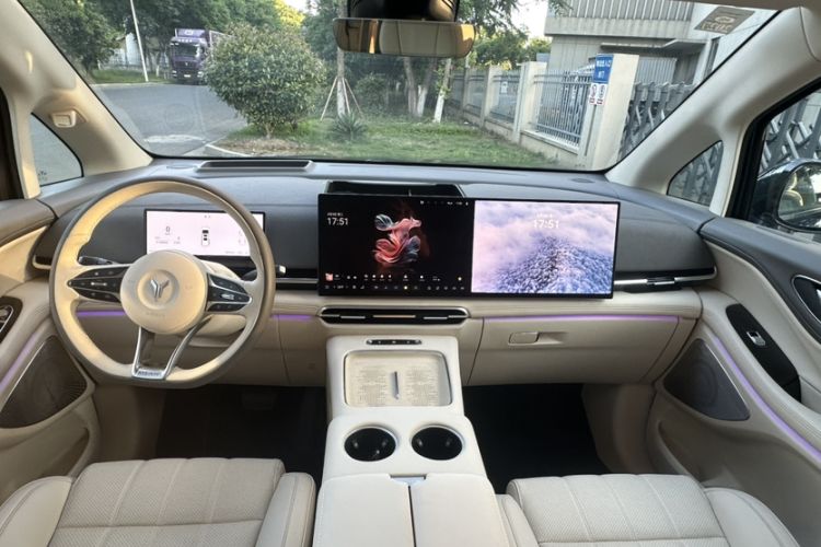 Used VOYAH Dream 2025 PHEV Four-Wheel Drive Prestige Kunpeng Edition Interior 3