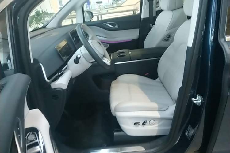 Used VOYAH Dream 2025 PHEV Four-Wheel-Drive Flagship Version – Qiankun Edition Left Front Seat