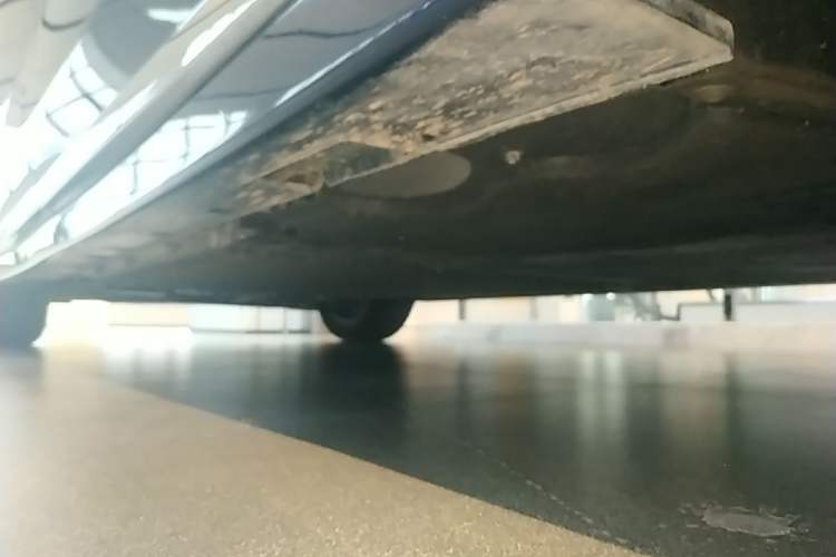 Used VOYAH Dream 2025 PHEV Four-Wheel-Drive Flagship Version – Qiankun Edition Left Side Sill