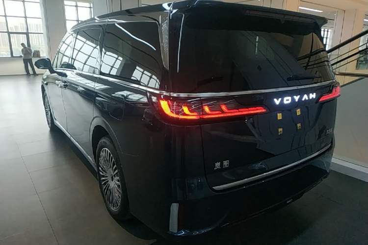 Used VOYAH Dream 2025 PHEV Four-Wheel-Drive Flagship Version – Qiankun Edition Rear Left 45 Deg