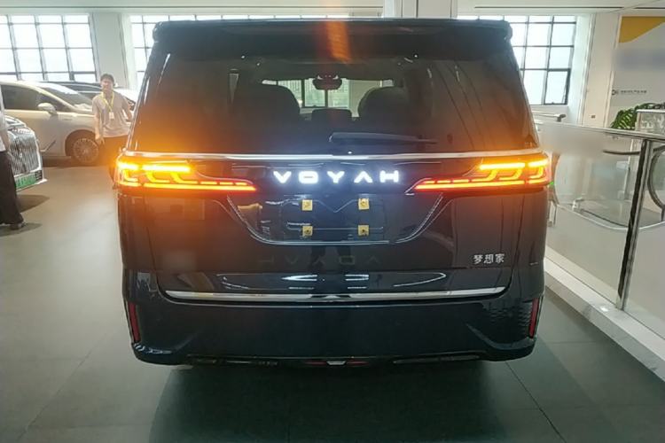 Used VOYAH Dream 2025 PHEV Four-Wheel-Drive Flagship Version – Qiankun Edition Rear