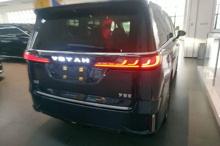 Used VOYAH Dream 2025 PHEV Four-Wheel-Drive Flagship Version – Qiankun Edition Rear Right 45 Deg
