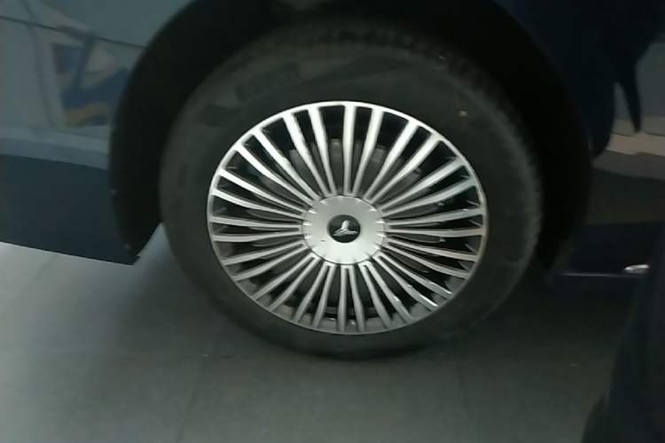 Used VOYAH Dream 2025 PHEV Four-Wheel-Drive Flagship Version – Qiankun Edition Right Rear Wheel Hub