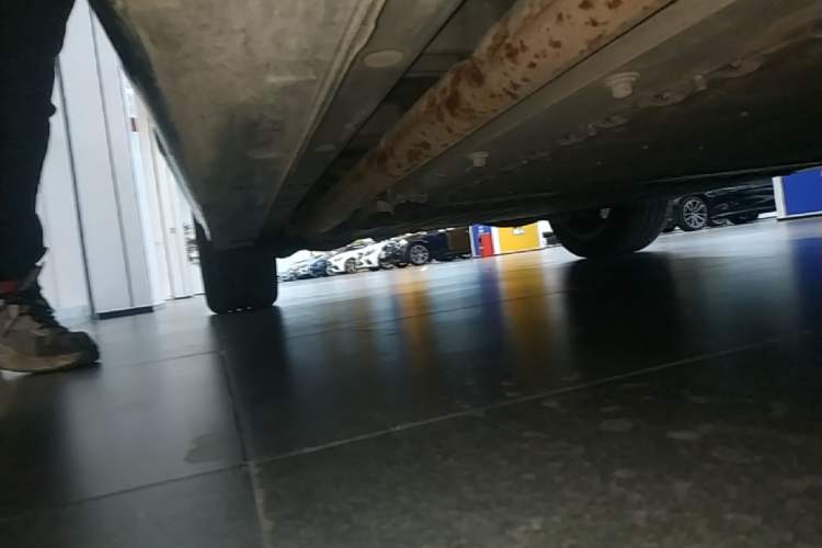 Used VOYAH Dream 2025 PHEV Four-Wheel-Drive Flagship Version – Qiankun Edition Right Side Sill