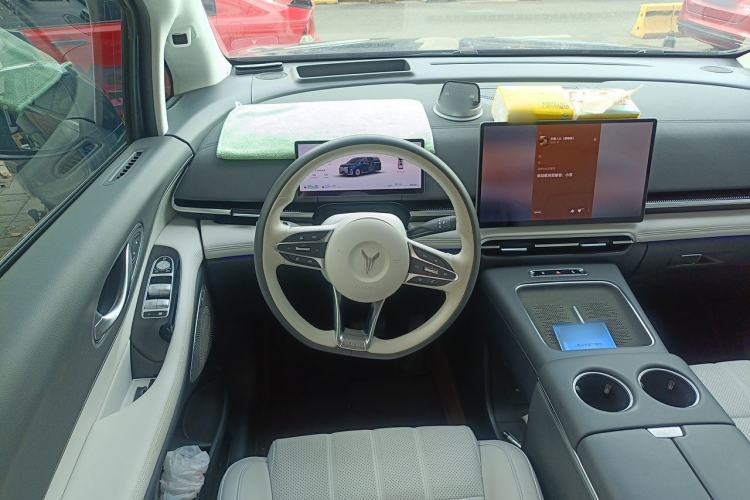 Used VOYAH Dream 2025 PHEV Four-Wheel Drive Prestige Qiankun Edition Steering Wheel