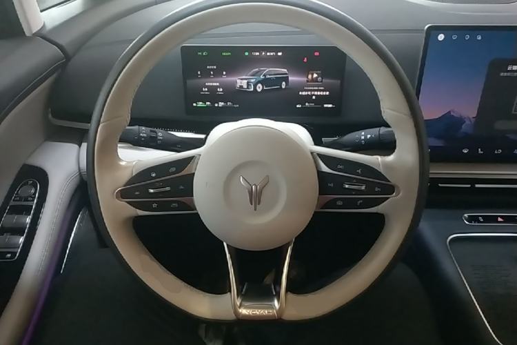 Used VOYAH Dream 2025 PHEV Four-Wheel-Drive Flagship Version – Qiankun Edition Steering Wheel