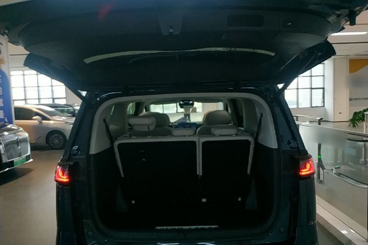 Used VOYAH Dream 2025 PHEV Four-Wheel-Drive Flagship Version – Qiankun Edition Trunk