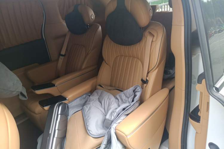 Used VOYAH Dream 2025 PHEV Four-Wheel-Drive Flagship Version – Qiankun Edition Left Rear Seat