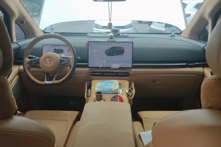 Used VOYAH Dream 2025 PHEV Four-Wheel-Drive Flagship Version – Qiankun Edition Center Console