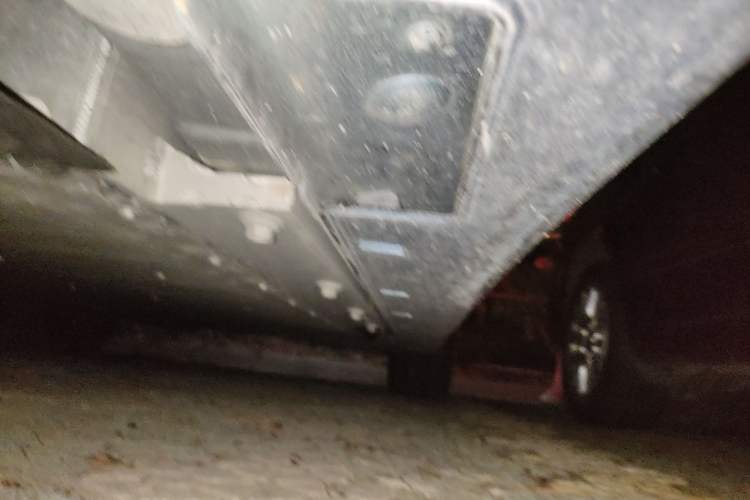 Used VOYAH Dream 2025 PHEV Four-Wheel Drive Prestige Kunpeng Edition Chassis Front Left