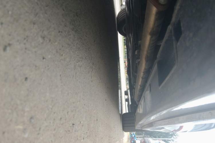 Used VOYAH Dream 2025 PHEV Four-Wheel-Drive Flagship Version – Qiankun Edition Chassis Front Right