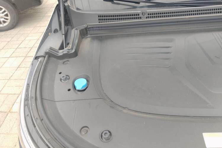 Used VOYAH Dream 2025 PHEV Four-Wheel-Drive Flagship Version – Qiankun Edition Engine Bay Right