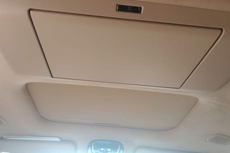Used VOYAH Dream 2025 PHEV Four-Wheel-Drive Flagship Version – Qiankun Edition Headliner