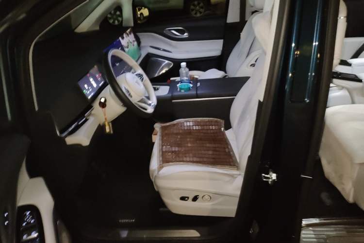 Used VOYAH Dream 2025 PHEV Four-Wheel Drive Prestige Kunpeng Edition Left Front Seat