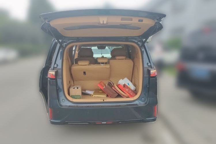 Used VOYAH Dream 2025 PHEV Four-Wheel-Drive Flagship Version – Qiankun Edition Trunk