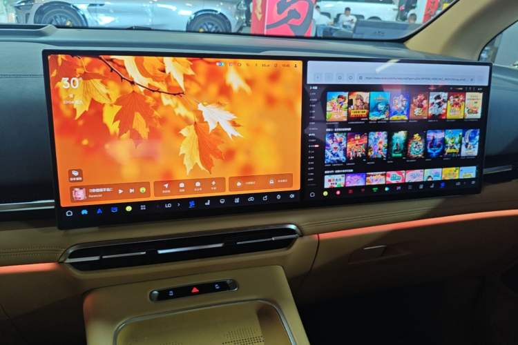 Used VOYAH Dream 2025 PHEV Four-Wheel Drive Prestige Kunpeng Edition Audio And AC Panel