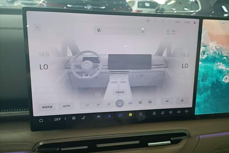 Used VOYAH Dream 2025 PHEV Four-Wheel Drive Prestige Kunpeng Edition Audio And AC Panel