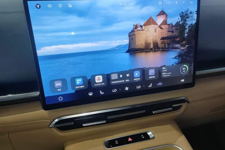 Used VOYAH Dream 2025 PHEV Four-Wheel Drive Excellence Qiankun Edition Audio And AC Panel
