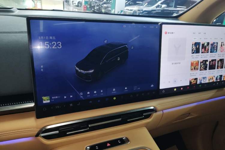 Used VOYAH Dream 2025 PHEV Four-Wheel Drive Prestige Kunpeng Edition Audio And AC Panel