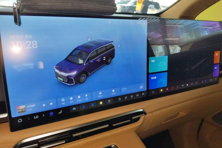 Used VOYAH Dream 2025 PHEV Four-Wheel-Drive Flagship Kunpeng Edition Audio And AC Panel