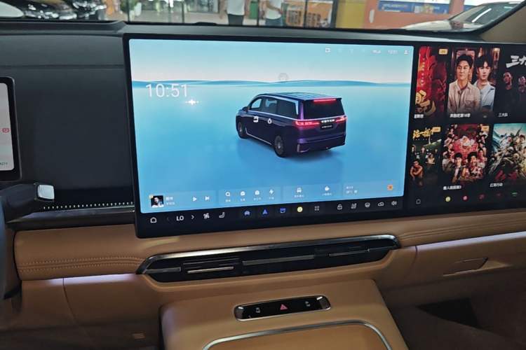 Used VOYAH Dream 2025 PHEV Four-Wheel Drive Prestige Kunpeng Edition Audio And AC Panel
