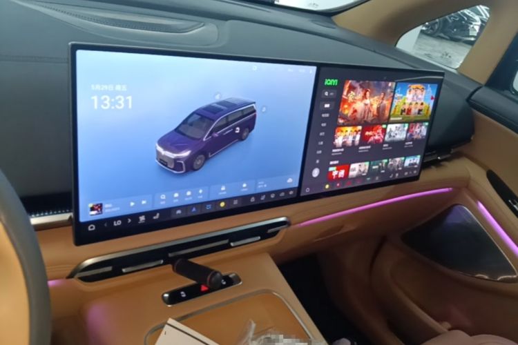 Used VOYAH Dream 2025 PHEV Four-Wheel Drive Prestige Kunpeng Edition Audio And AC Panel